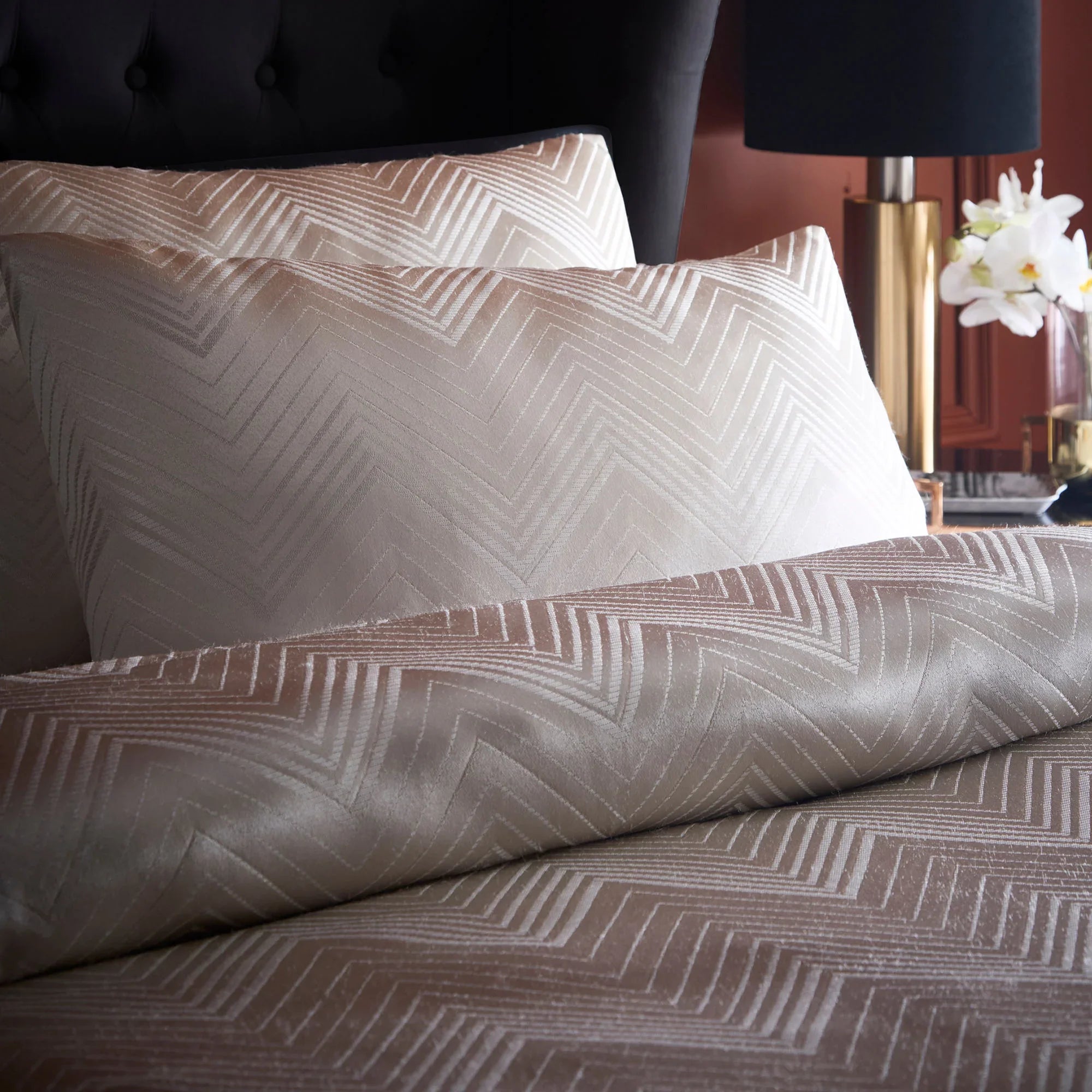 Laurence Llewelyn-Bowen Cocktail Jacquard Duvet Cover Set - Ivory