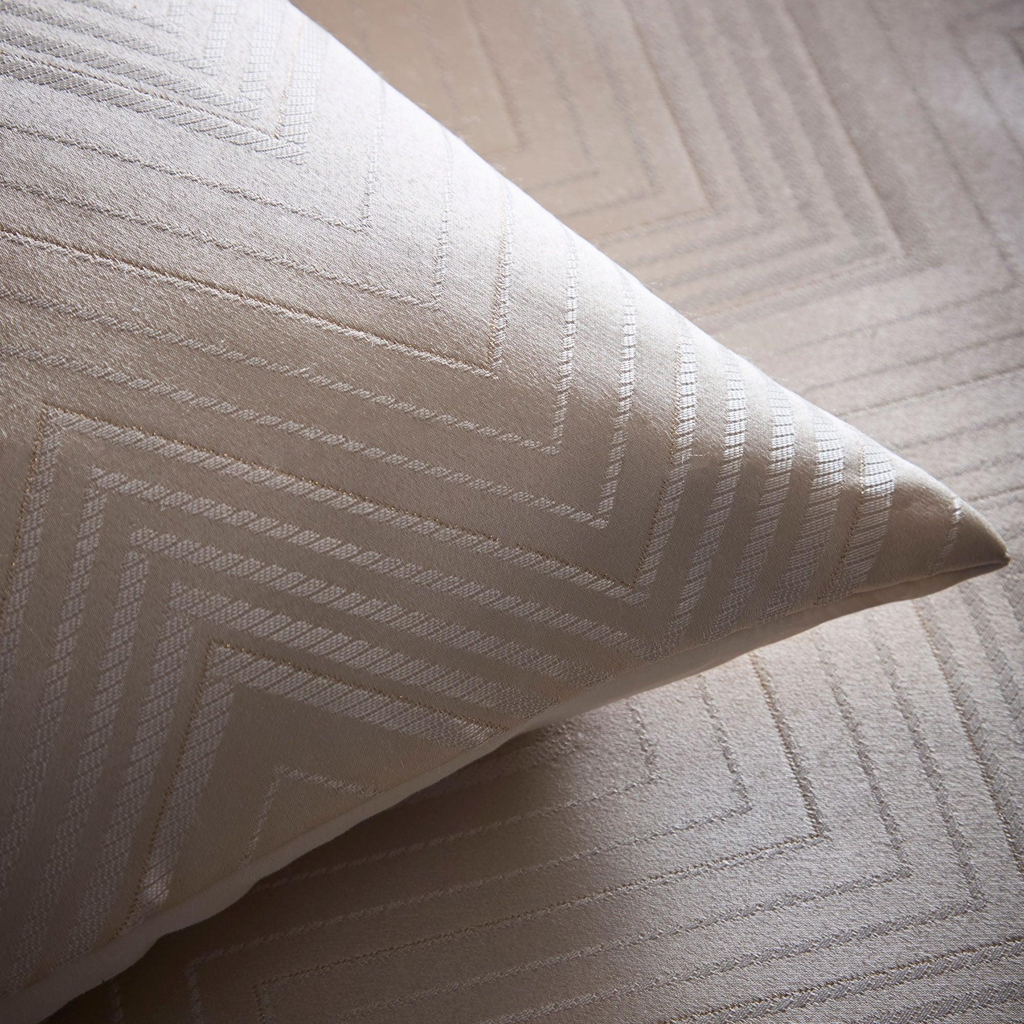 Laurence Llewelyn-Bowen Cocktail Jacquard Duvet Cover Set - Ivory