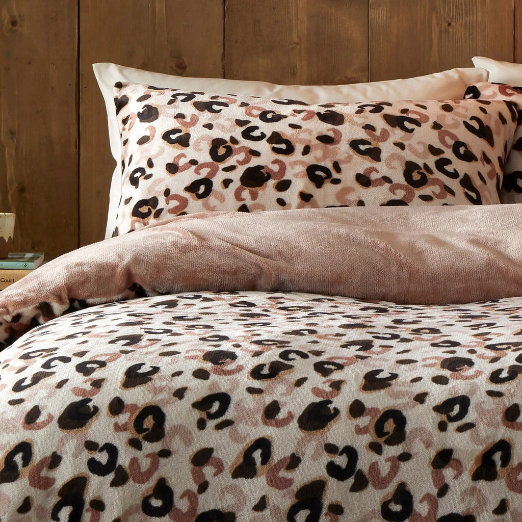 Fusion Snug Cosy Leopard Sherpa Reverse Duvet Cover Set - Natural