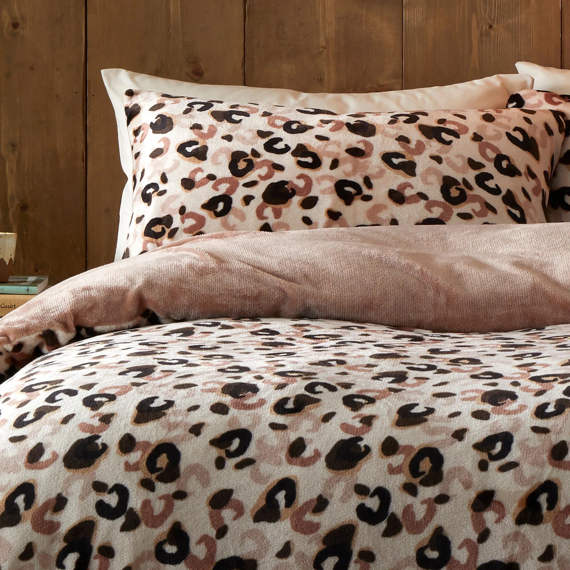 Fusion Snug Cosy Leopard Sherpa Reverse Duvet Cover Set - Natural