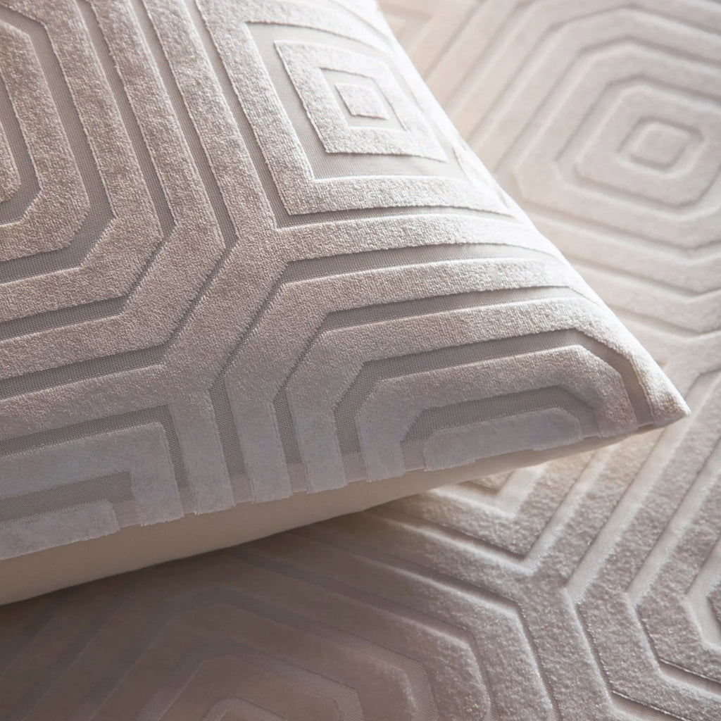Laurence Llewelyn-Bowen Emile Jacquard Duvet Cover Set - Cream