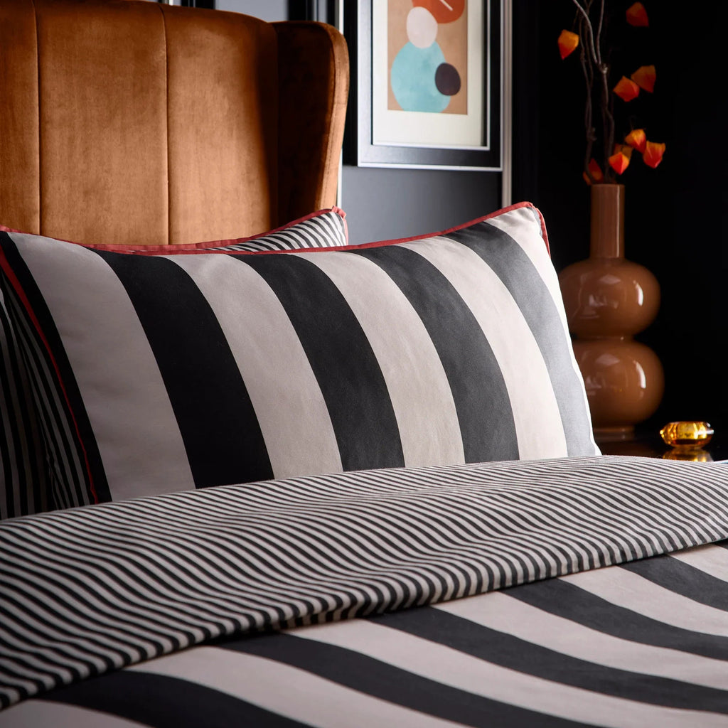 Laurence Llewelyn-Bowen Festivo Circus Stripe Duvet Cover Set - Black