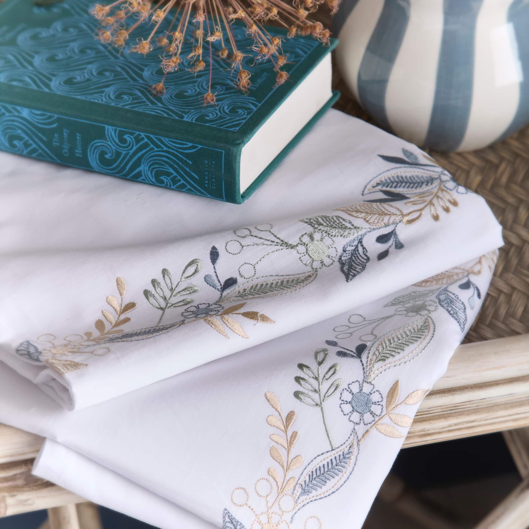 Appletree Boutique Julianna Embroidery Duvet Cover Set - White