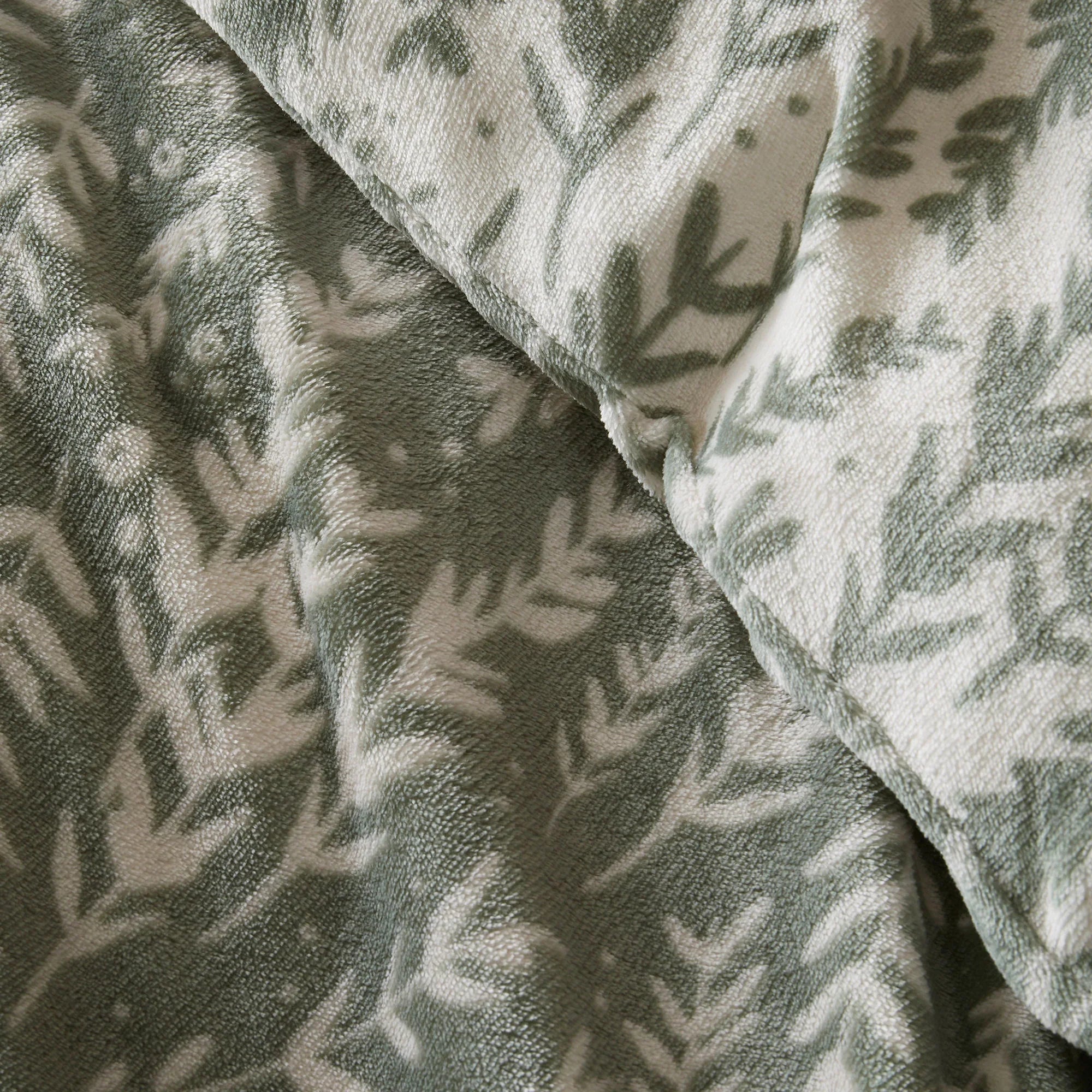 Fusion Snug Winter Foliage Fleece Duvet Cover Set - Green